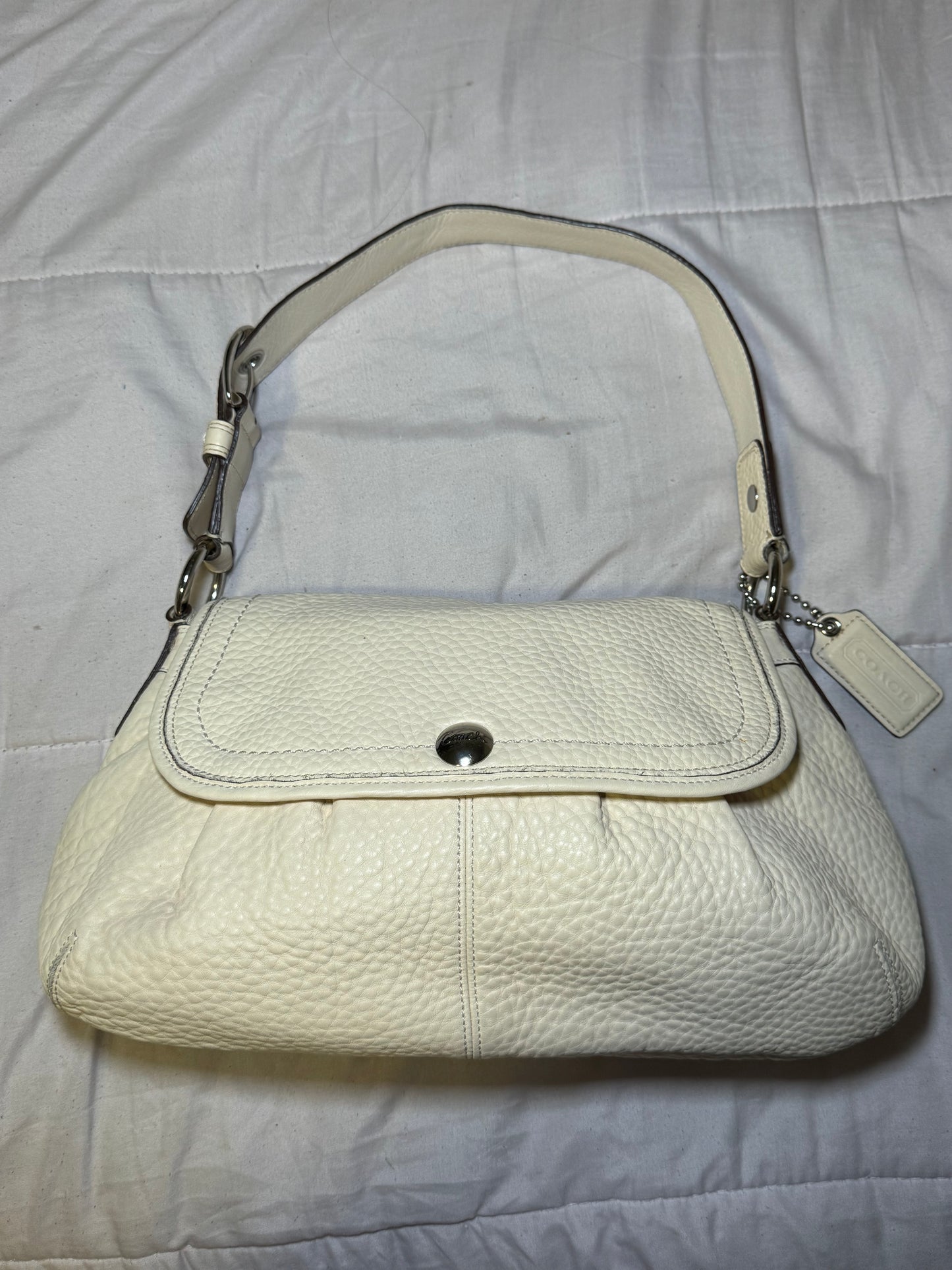 Vintage y2k Coach Cream Pebbled Leather Shoulder Bag