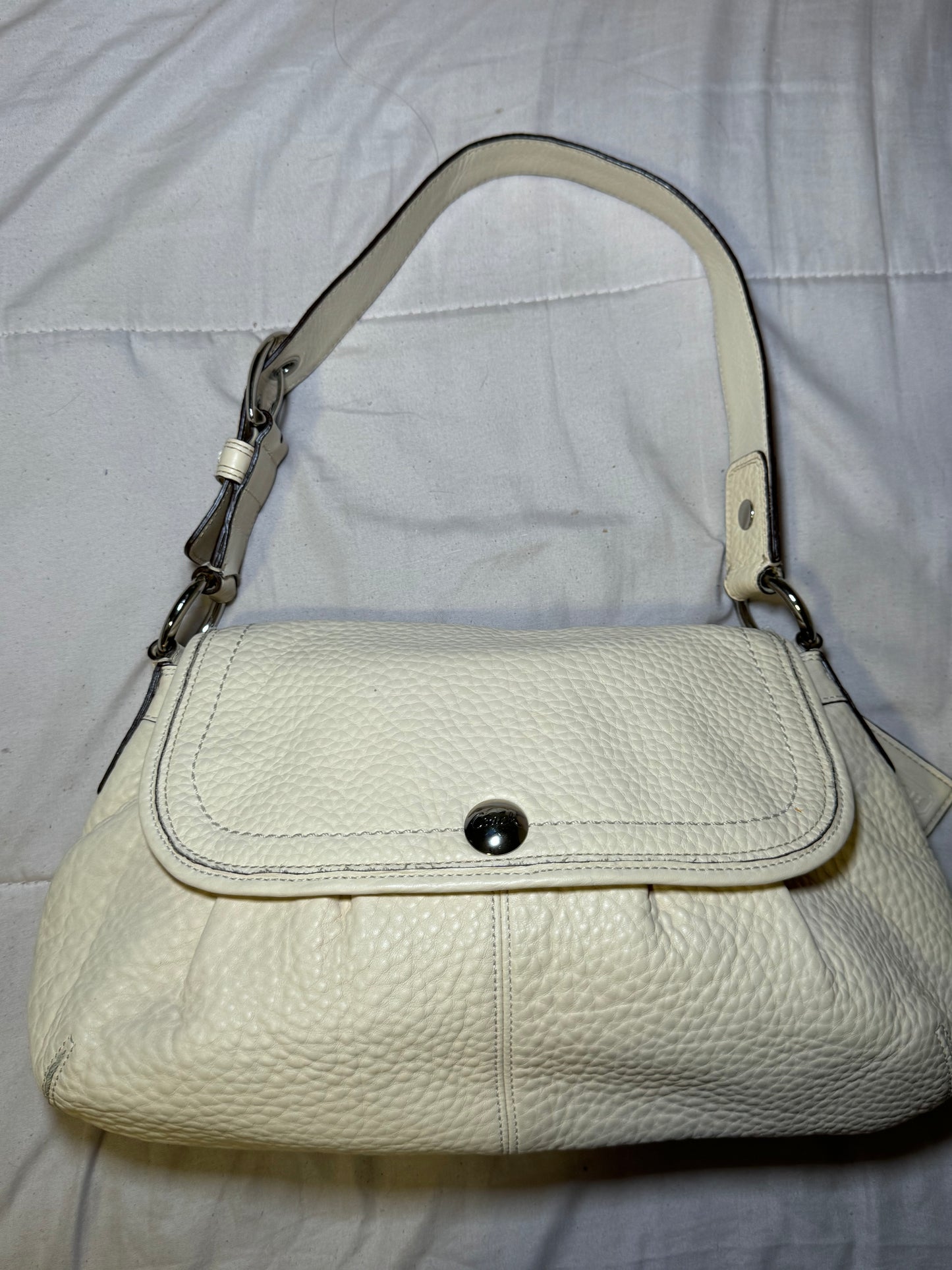 Vintage y2k Coach Cream Pebbled Leather Shoulder Bag