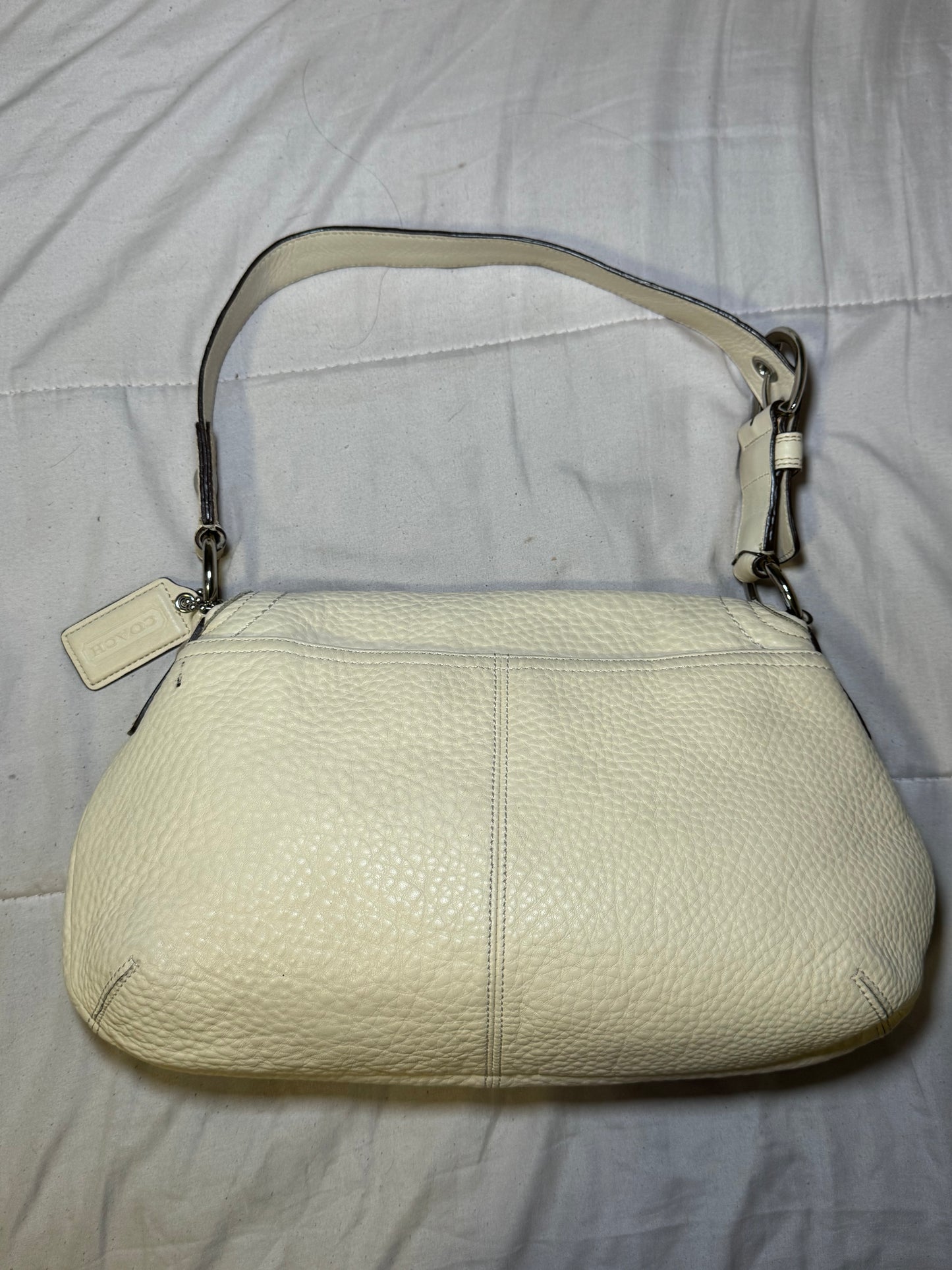 Vintage y2k Coach Cream Pebbled Leather Shoulder Bag