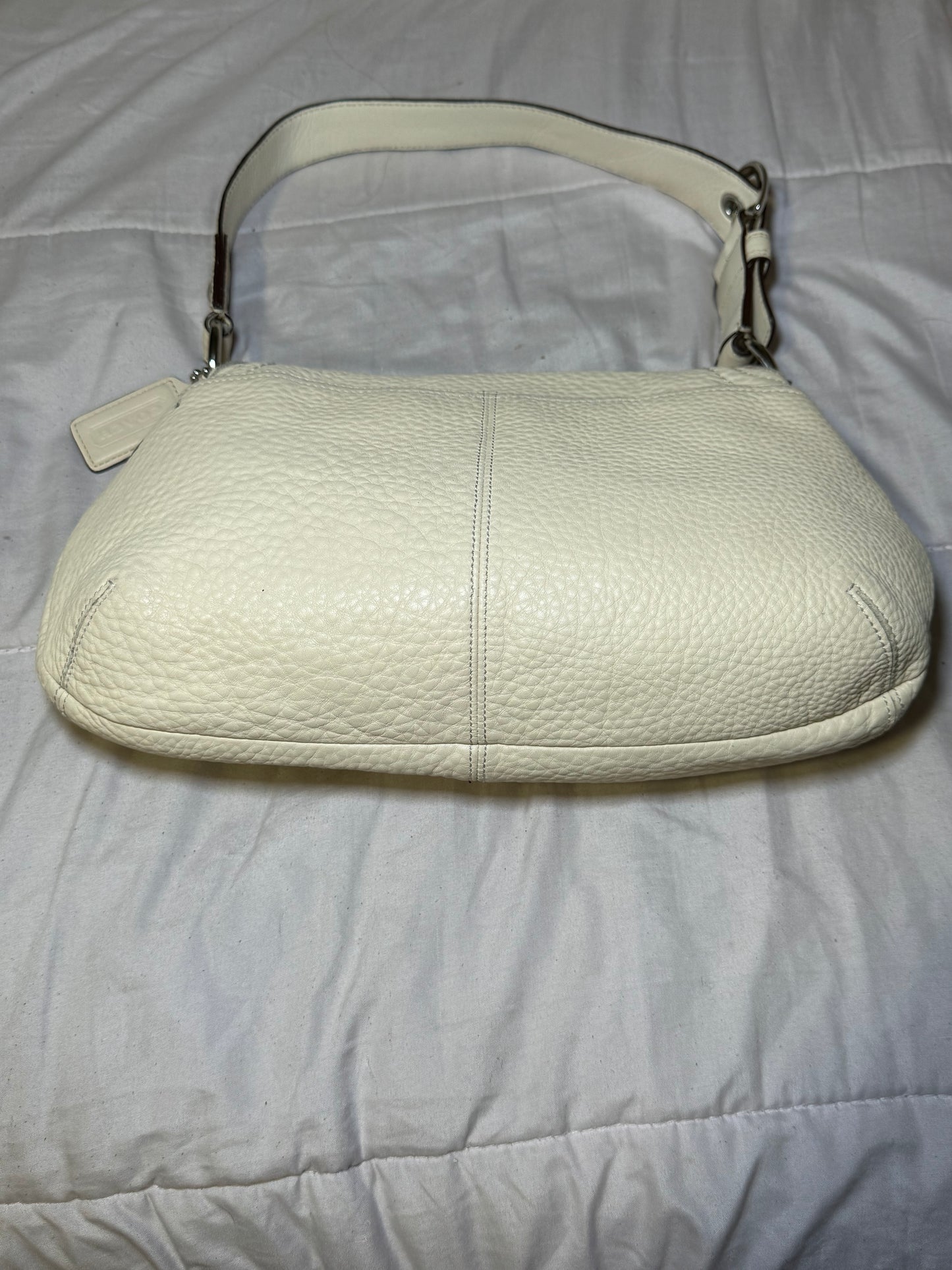 Vintage y2k Coach Cream Pebbled Leather Shoulder Bag