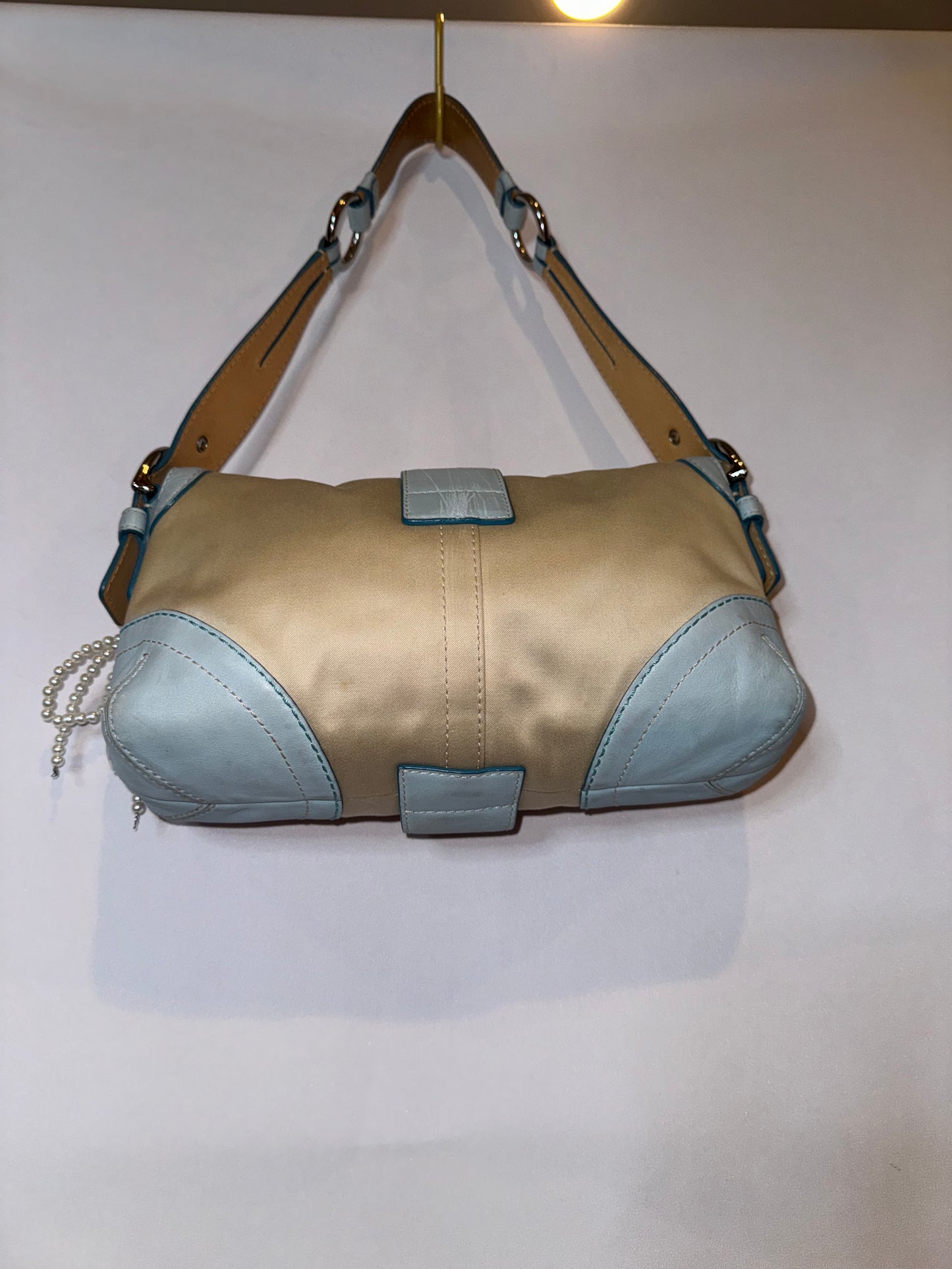 RARE Vintage Y2K Baby Blue and Cream Soho Flap Shoulder Bag