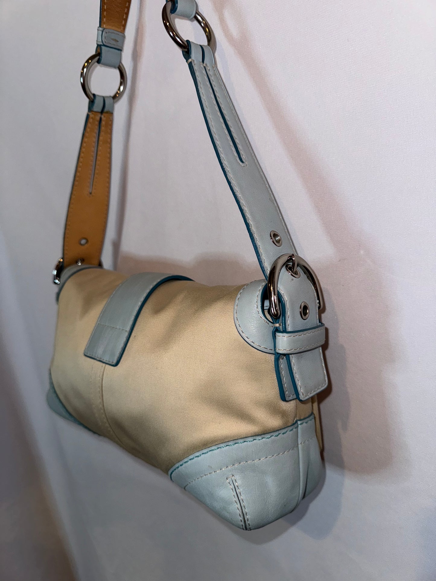 RARE Vintage Y2K Baby Blue and Cream Soho Flap Shoulder Bag