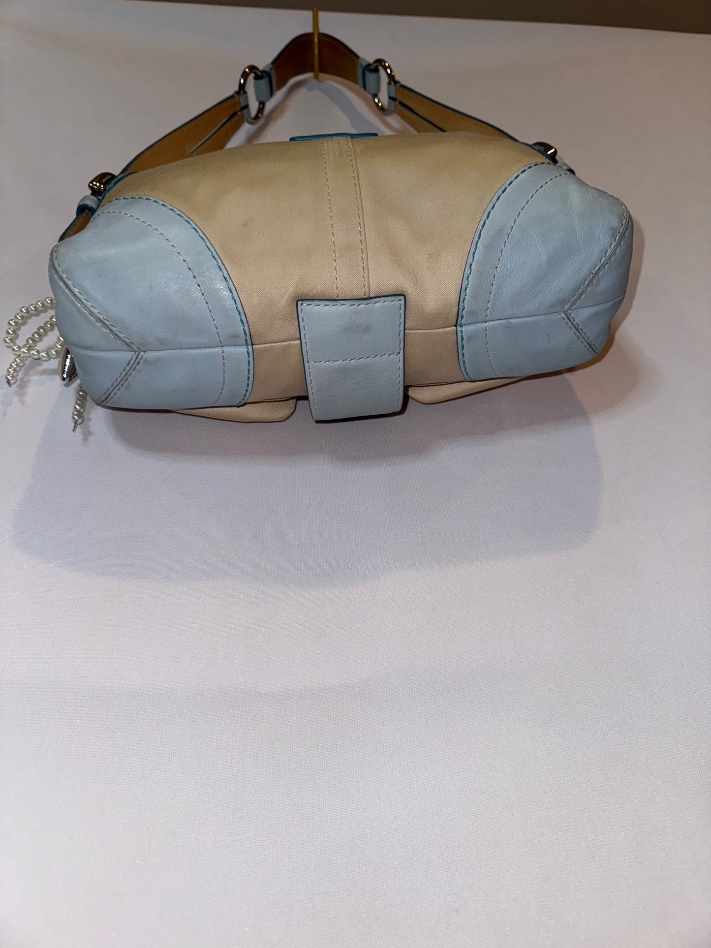 RARE Vintage Y2K Baby Blue and Cream Soho Flap Shoulder Bag